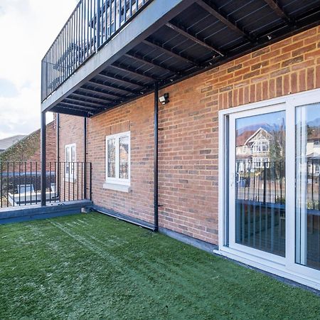 2 Bedroom Penthouse With Parking High Wycombe By 360Stays Eksteriør bilde