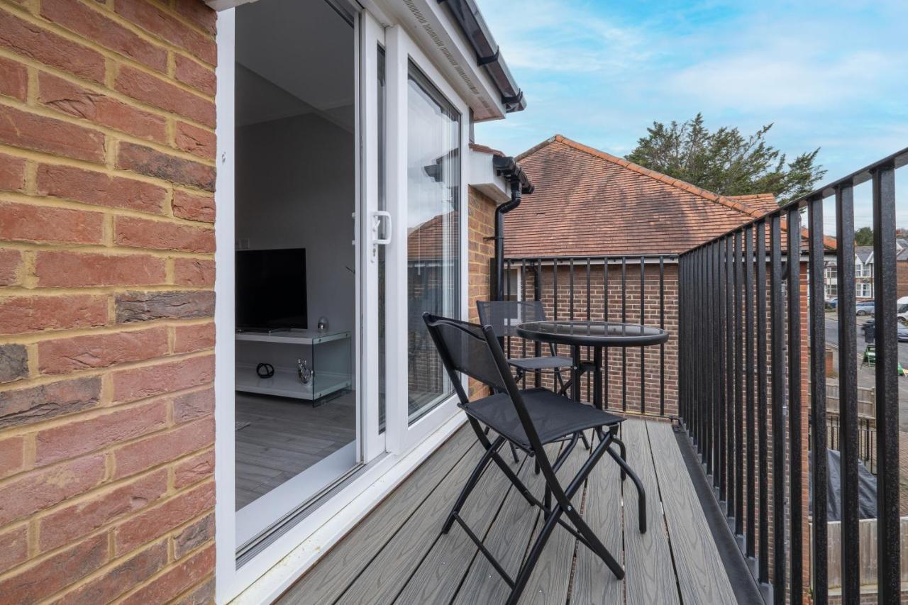 2 Bedroom Penthouse With Parking High Wycombe By 360Stays Eksteriør bilde