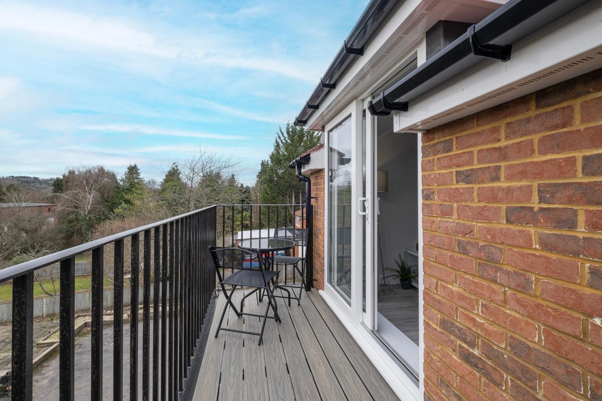 2 Bedroom Penthouse With Parking High Wycombe By 360Stays Eksteriør bilde
