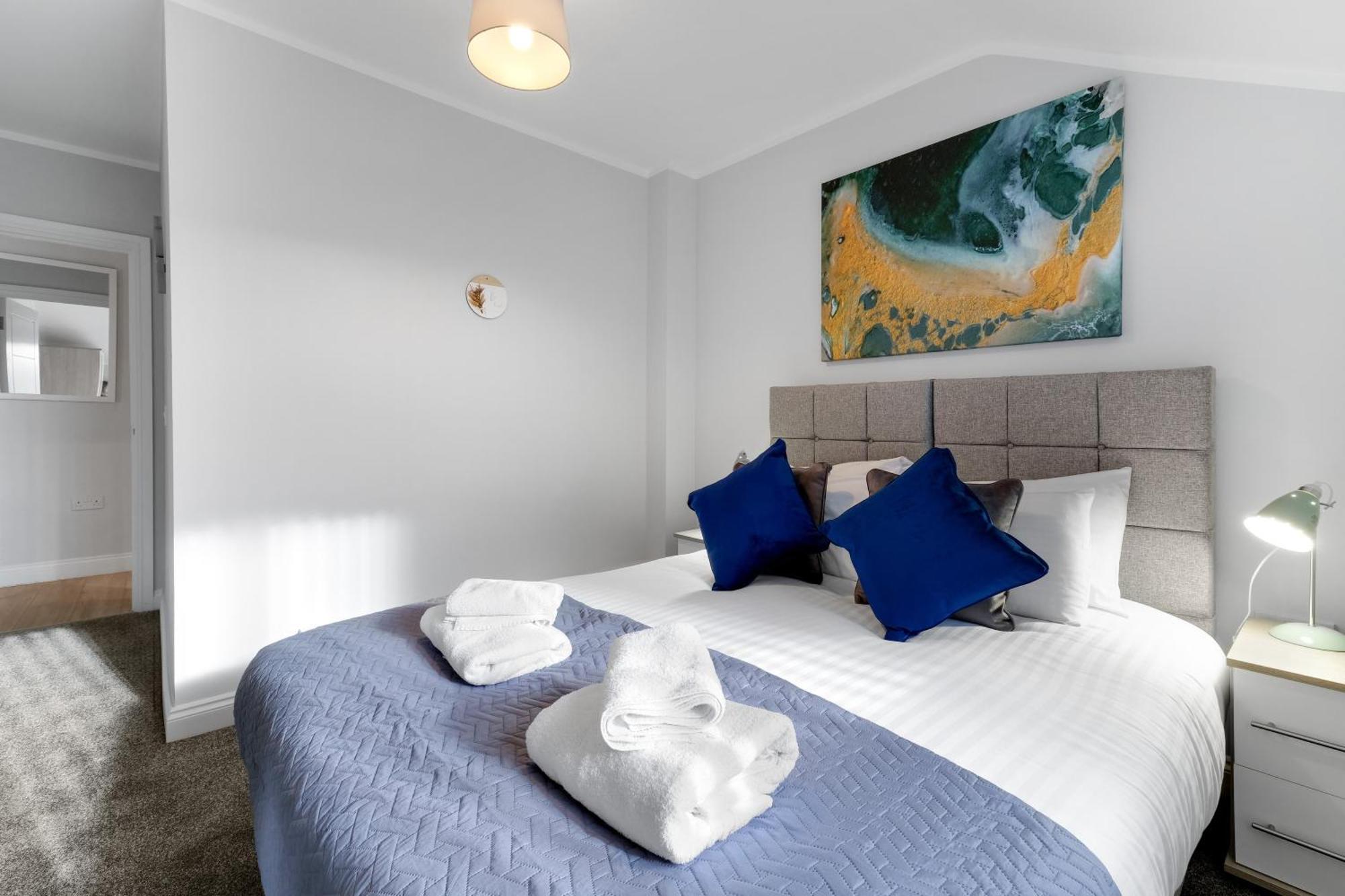 2 Bedroom Penthouse With Parking High Wycombe By 360Stays Eksteriør bilde
