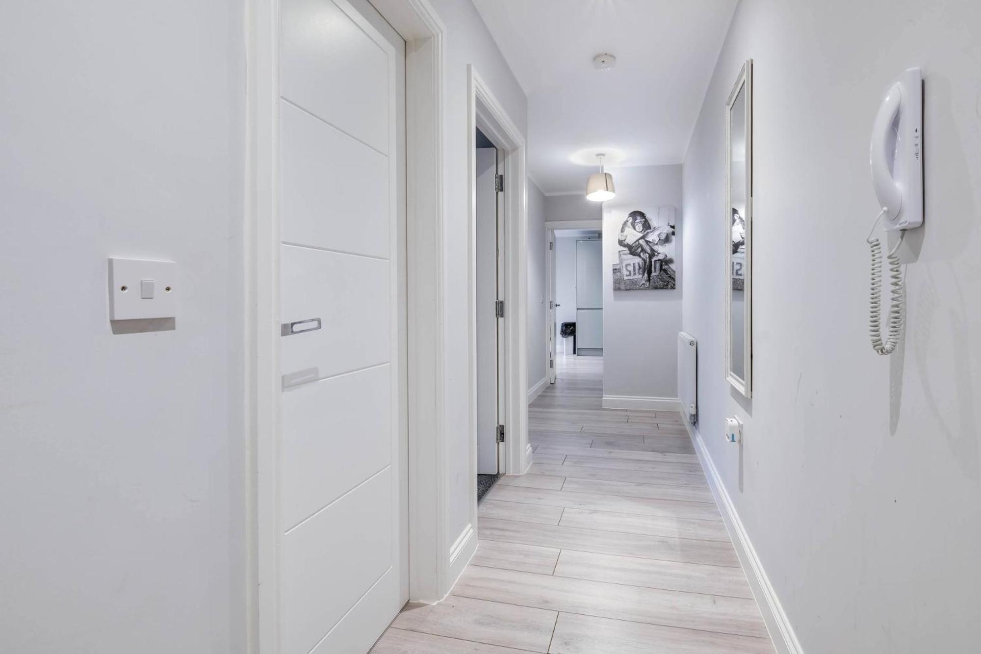 2 Bedroom Penthouse With Parking High Wycombe By 360Stays Eksteriør bilde