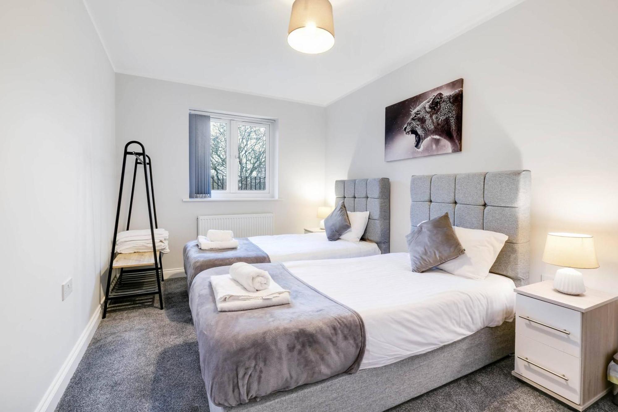 2 Bedroom Penthouse With Parking High Wycombe By 360Stays Eksteriør bilde