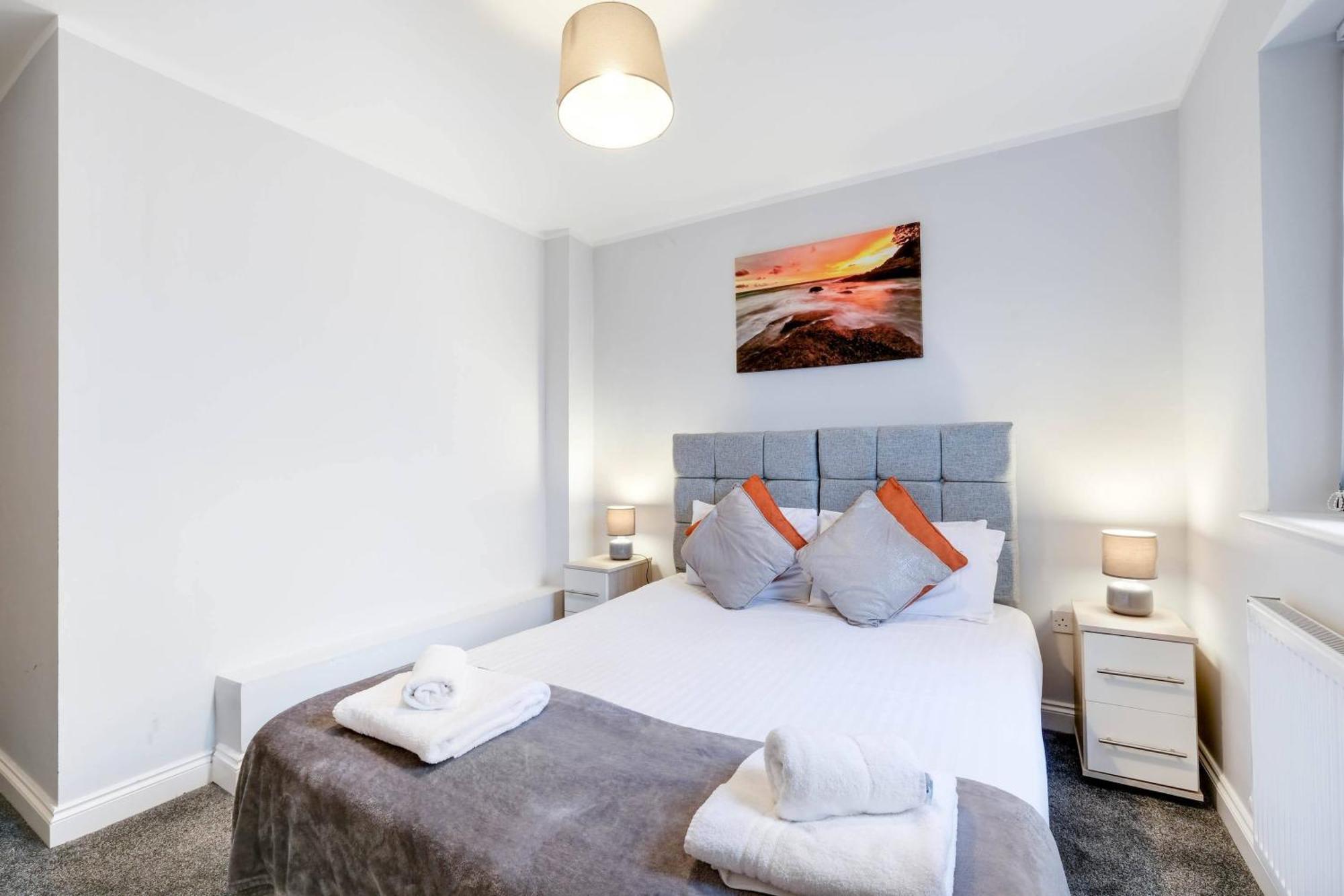 2 Bedroom Penthouse With Parking High Wycombe By 360Stays Eksteriør bilde