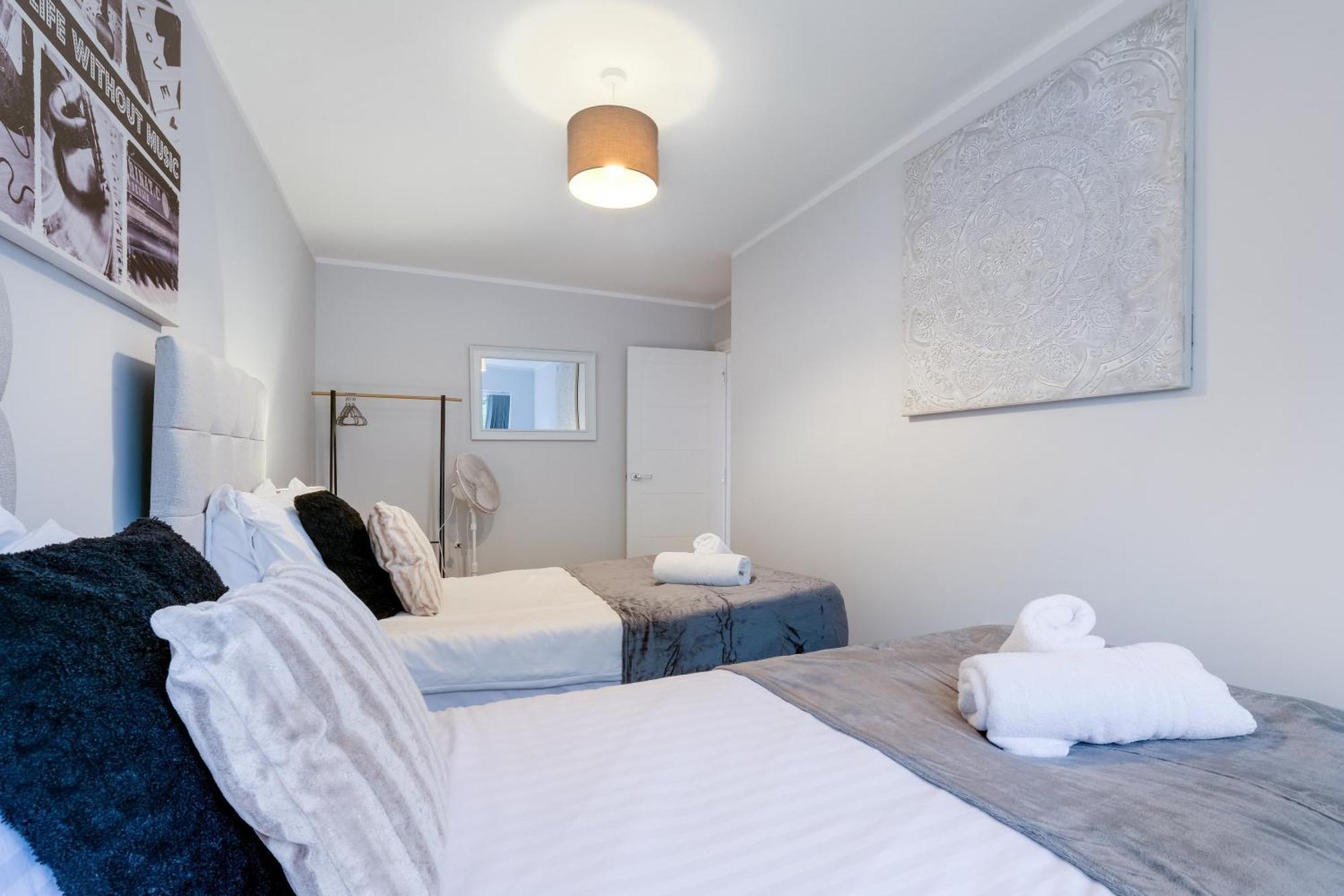 2 Bedroom Penthouse With Parking High Wycombe By 360Stays Eksteriør bilde