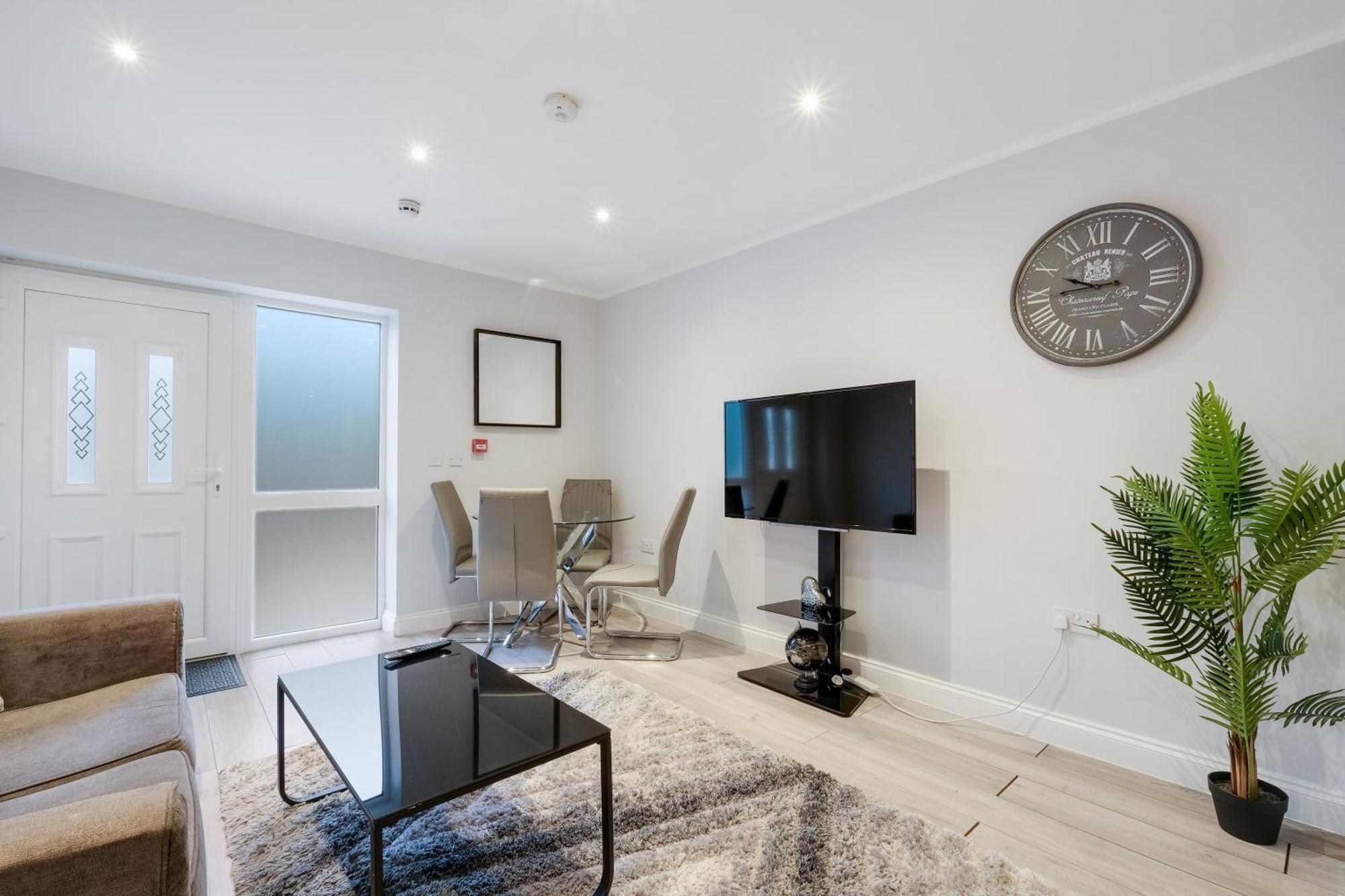 2 Bedroom Penthouse With Parking High Wycombe By 360Stays Eksteriør bilde