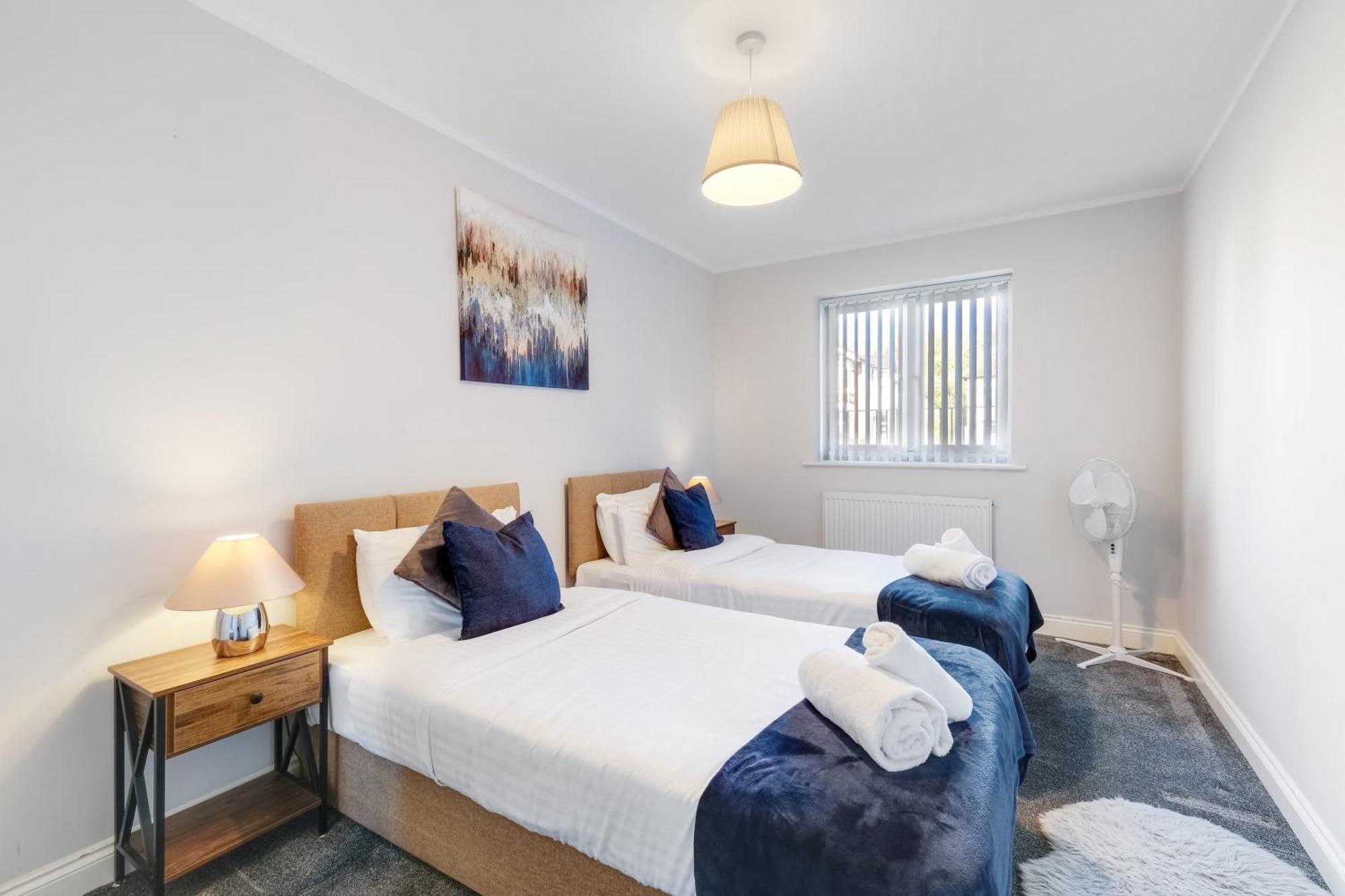 2 Bedroom Penthouse With Parking High Wycombe By 360Stays Eksteriør bilde