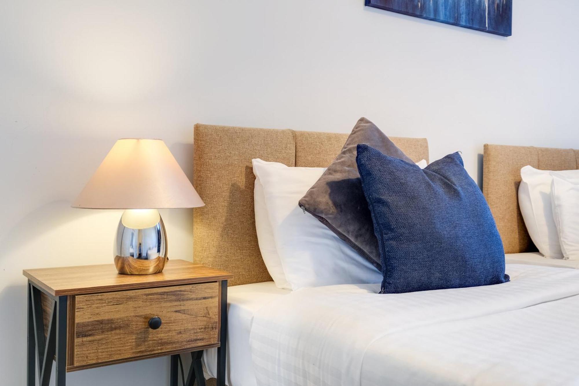 2 Bedroom Penthouse With Parking High Wycombe By 360Stays Eksteriør bilde
